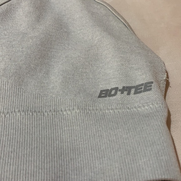 Bo and Tee Sports Bra - Picture 3 of 4